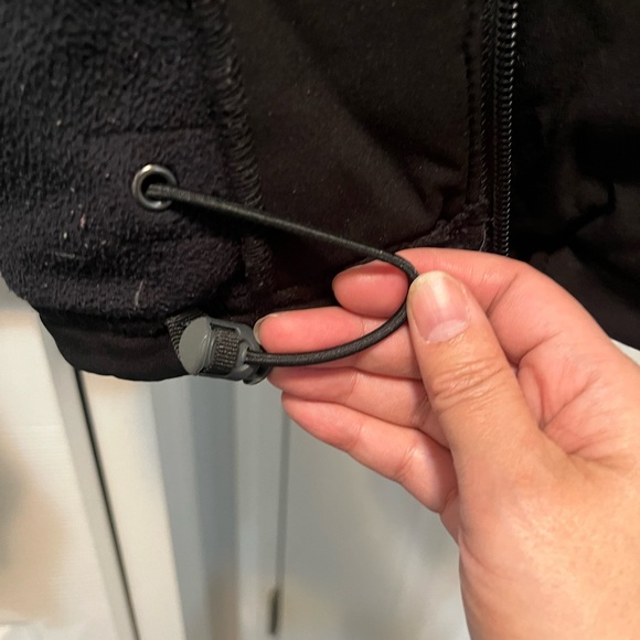 #32- Men’s Oakley Jacket - Picture 7 of 10